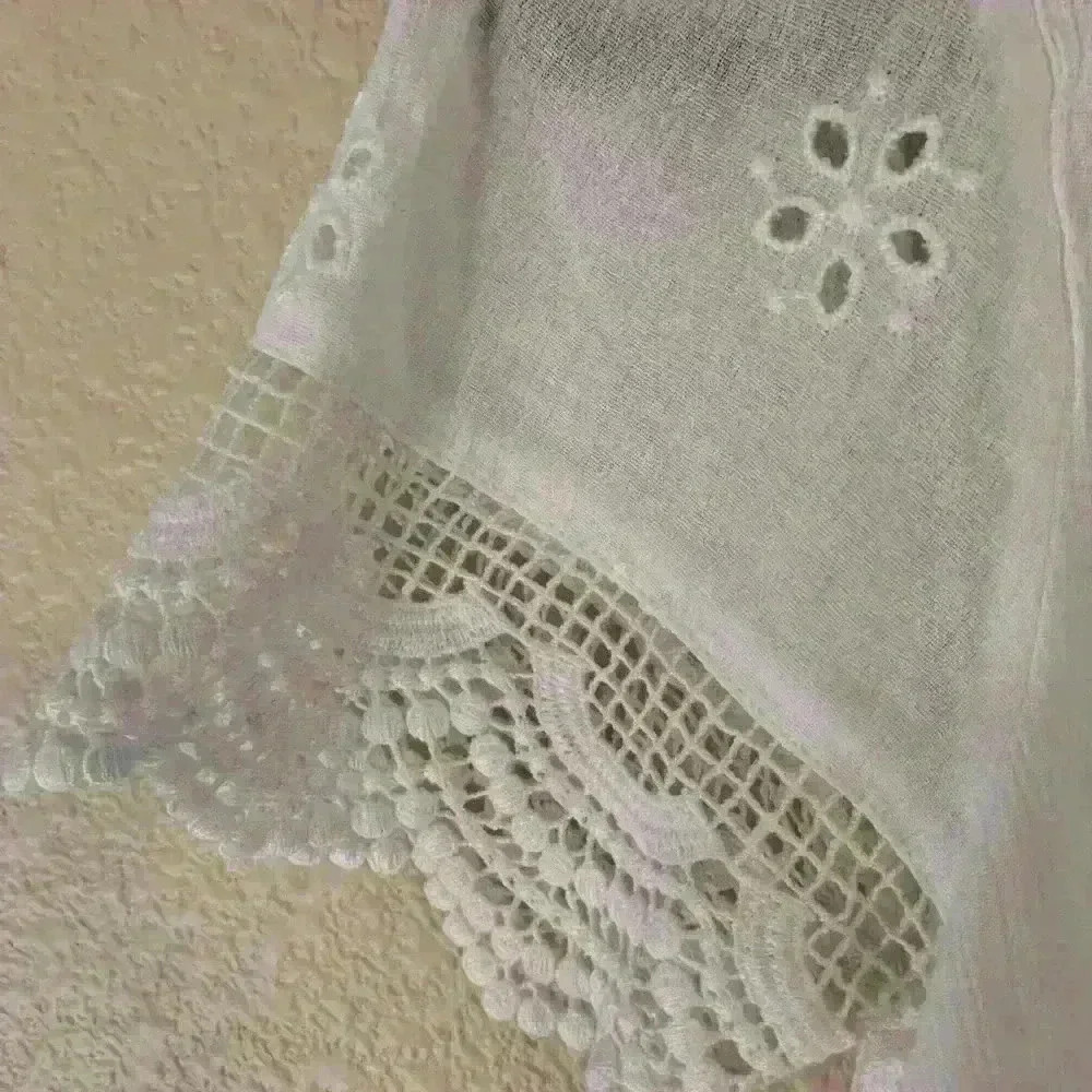 Hollister White Eyelet Top, size S, festival shirt, crochet sleeves - Picture 3 of 4